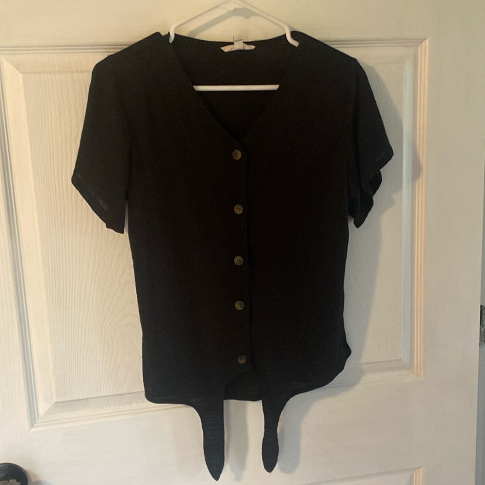 Weatherproof Vintage soft button down with tie. Woodlike buttons  XS in woman’s